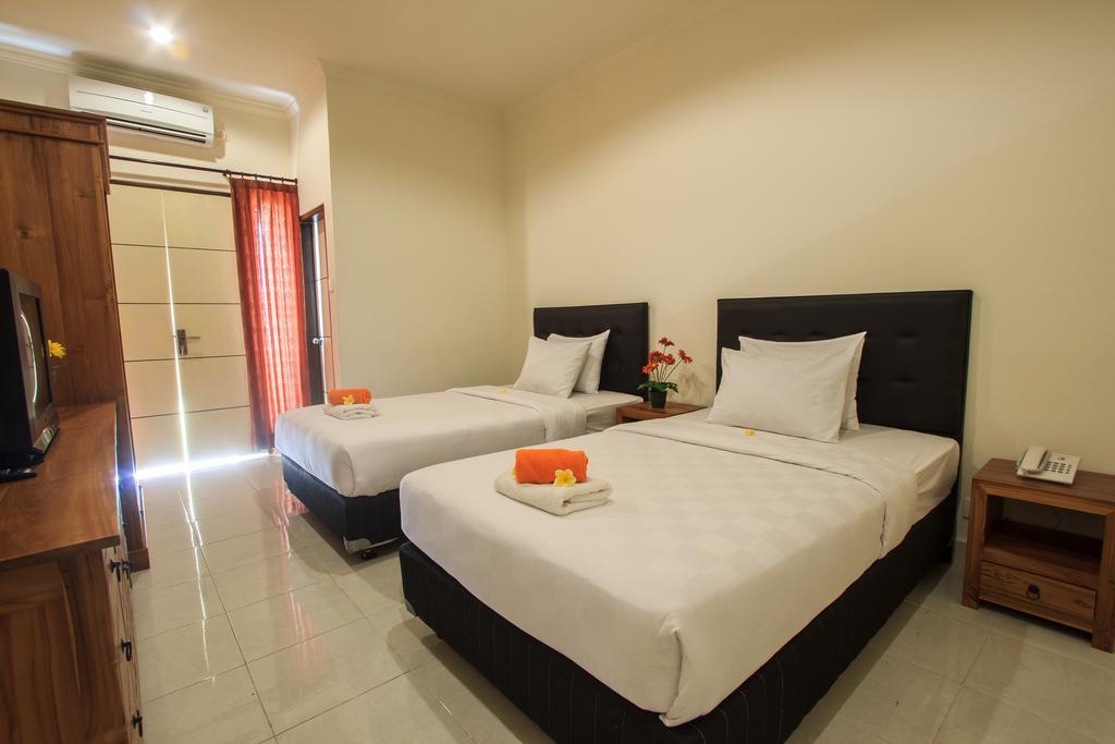 Ivanka Airport Inn Kuta Lombok Exterior foto