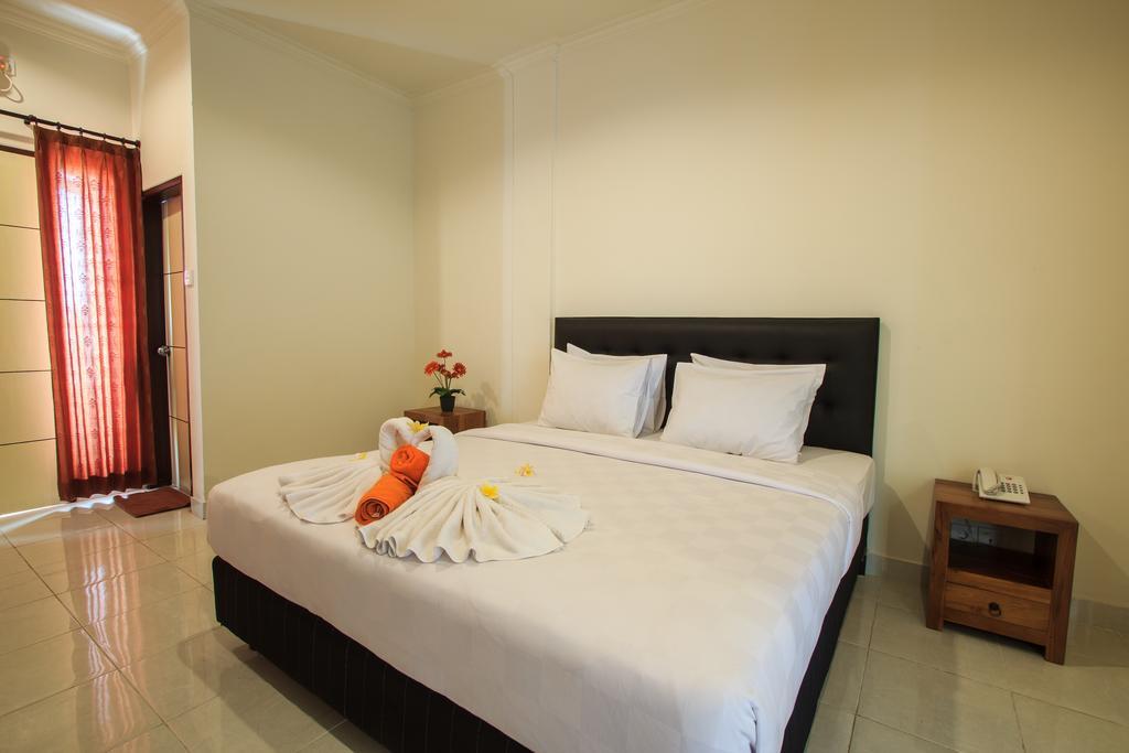Ivanka Airport Inn Kuta Lombok Exterior foto